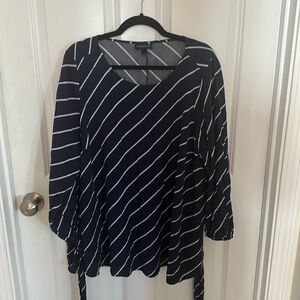 Navy blouse with white design
Long sleeve with tie